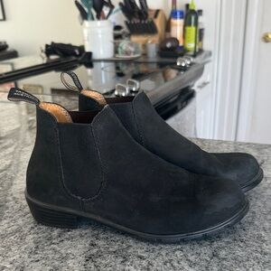Black Blundstones Size 9  Women's Style 1977